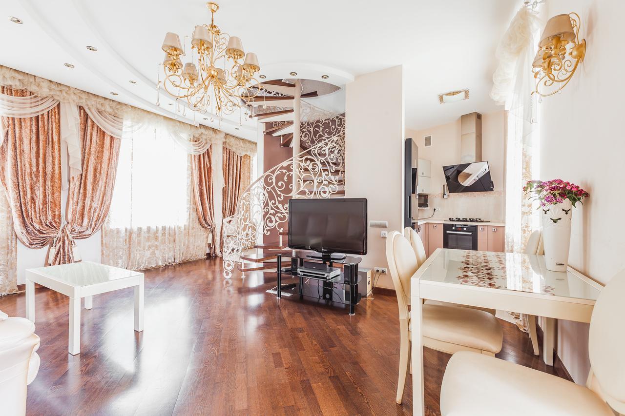 Two-Level Apartment Odessa Buitenkant foto