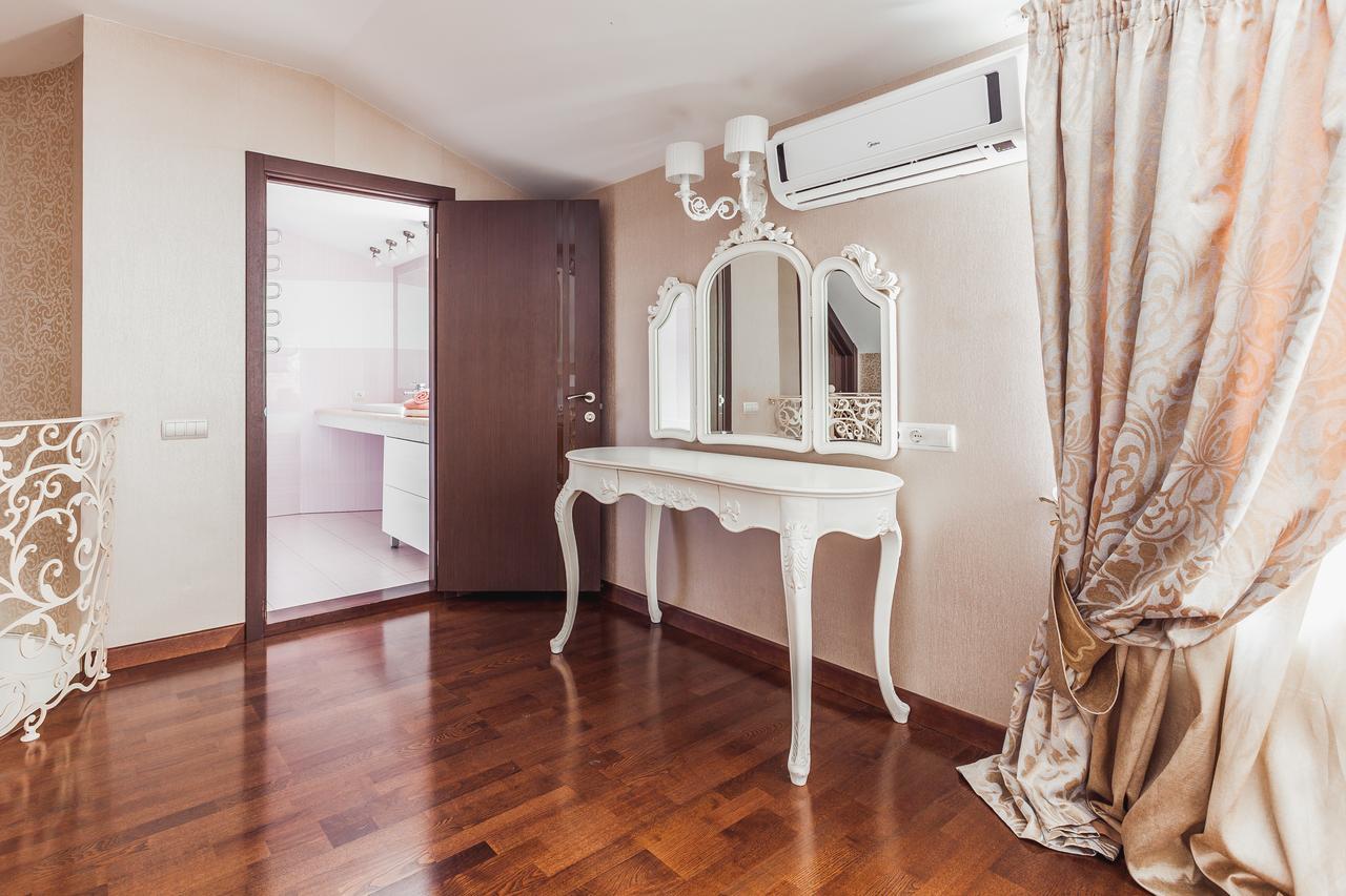 Two-Level Apartment Odessa Buitenkant foto