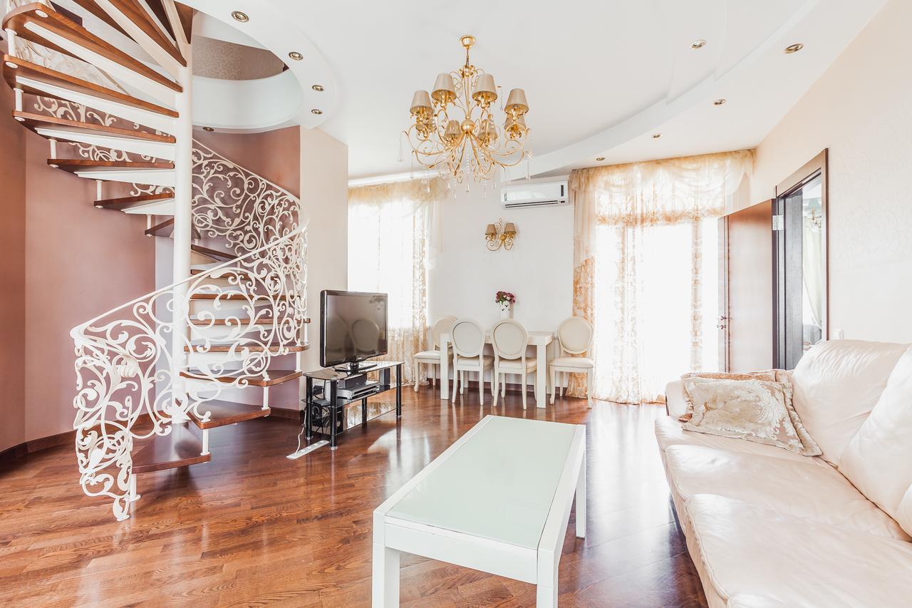 Two-Level Apartment Odessa Buitenkant foto