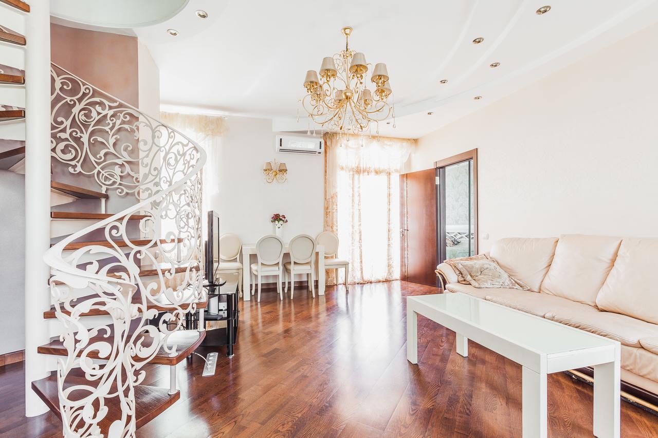 Two-Level Apartment Odessa Buitenkant foto